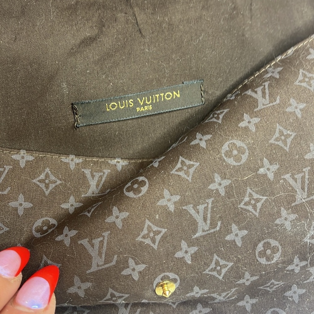 LOUIS VUITTON FLIGHT PILLOW & EYE MASK W/CASE - Picture 4 of 6